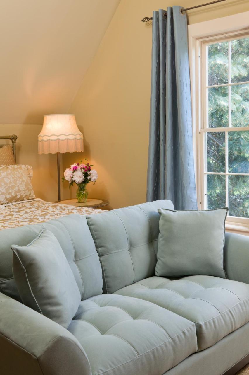 Gothic Eves Inn And Spa Bed And Breakfast Trumansburg Exterior foto