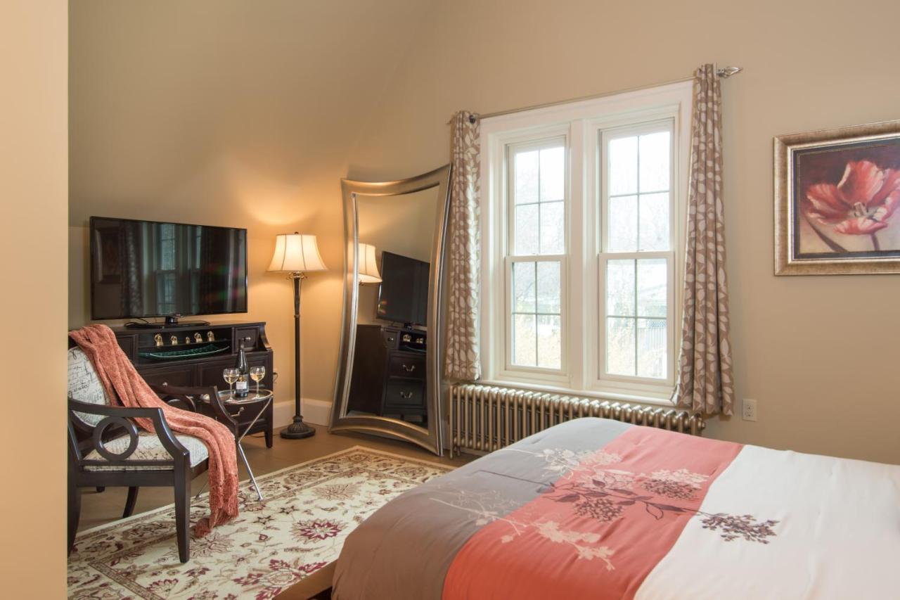 Gothic Eves Inn And Spa Bed And Breakfast Trumansburg Exterior foto
